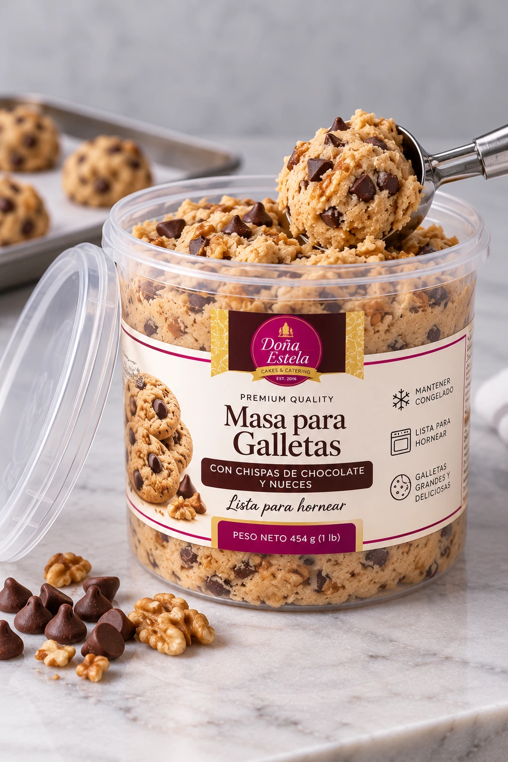 Masa para galletas con chispas de chocolate y nueces, fotografía del catálogo